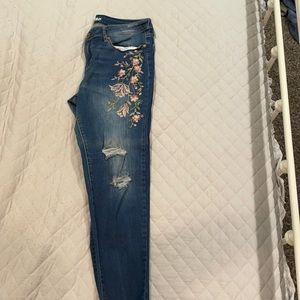 Embroiders jeans